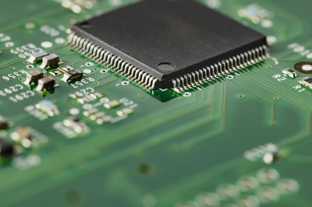あなたのスマホも危ないプリント基板の裏に潜む見えないリスクと業界競争の真実